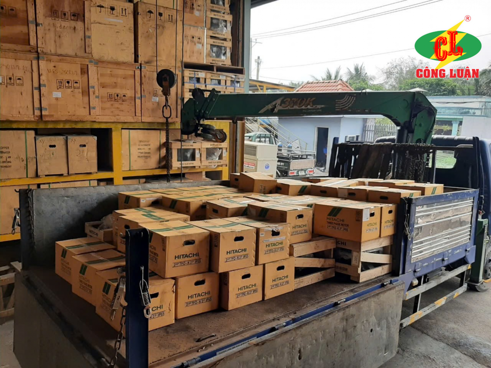 giao hàng nguyên đai nguyên kiện motor hitachi 0.25kw 0.3hp 1 pha 4 cực